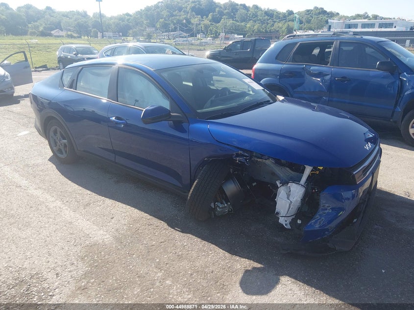 2025 Kia K4 VIN 3KPFT4DE9SE214316 IAAI salvage auction — RIGHT FRONT, Salvage Title, sold $5,300 on 2026-07-18 (photo 1)