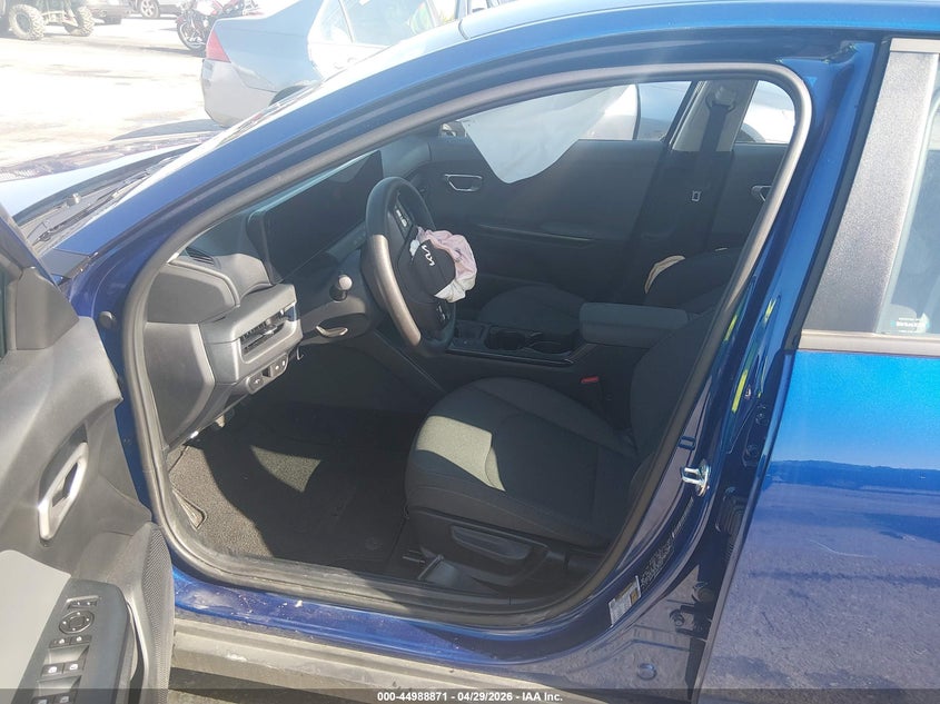 2025 Kia K4 VIN 3KPFT4DE9SE214316 IAAI salvage auction — RIGHT FRONT, Salvage Title, sold $5,300 on 2026-07-18 (photo 5)