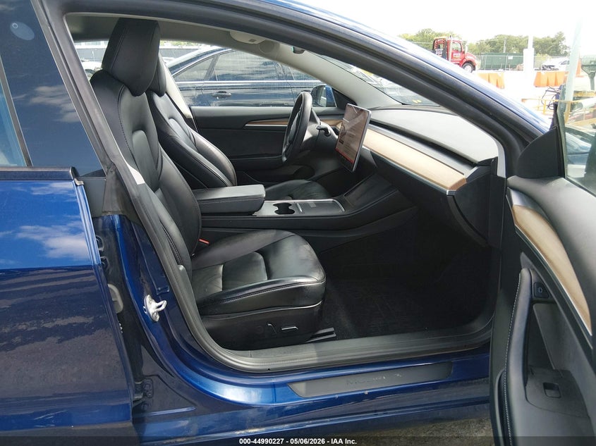 2022 Tesla Model 3 VIN 5YJ3E1EB2NF208047 IAAI salvage auction — SIDE, Salvage (Missouri), sold $9,450 on 2026-07-14 (photo 5)