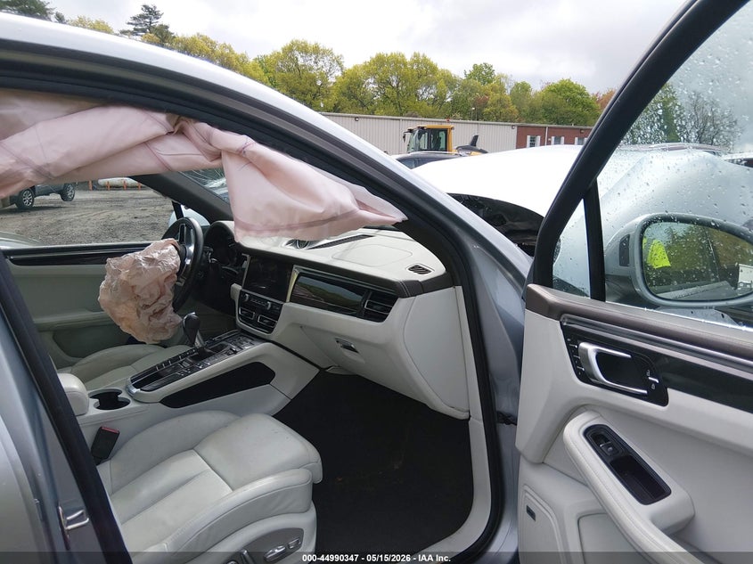 2019 Porsche Macan VIN WP1AB2A51KLB32902 IAAI salvage auction — ENGINE DAMAGE, Salvage Title, sold $3,300 on 2026-07-28 (photo 5)