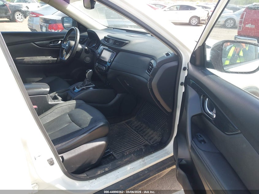 2017 Nissan Rogue VIN JN8AT2MV1HW023944 IAAI salvage auction — HAIL, Salvage (Iowa), sold $4,525 on 2026-07-13 (photo 5)