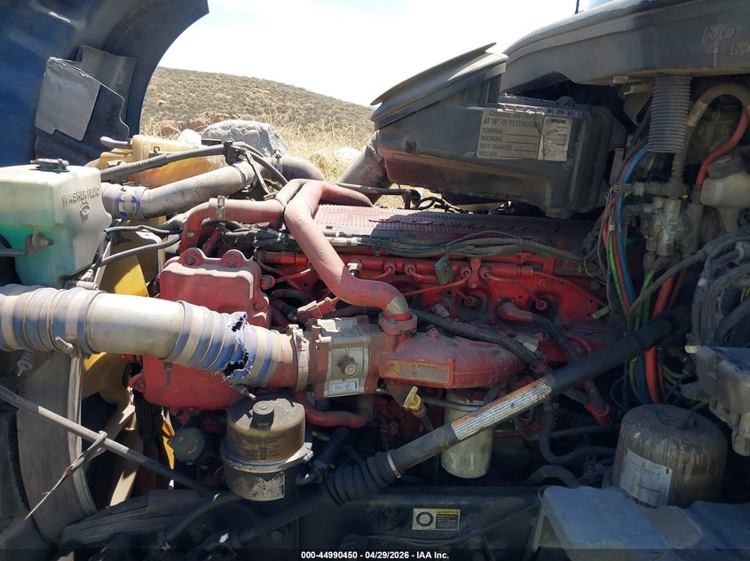 2016 Kenworth Construction VIN 1XKYD49X5GJ479698 IAAI salvage auction — FRONT & REAR, Salvage (California), sold $1,050 on 2026-09-16 (photo 9)