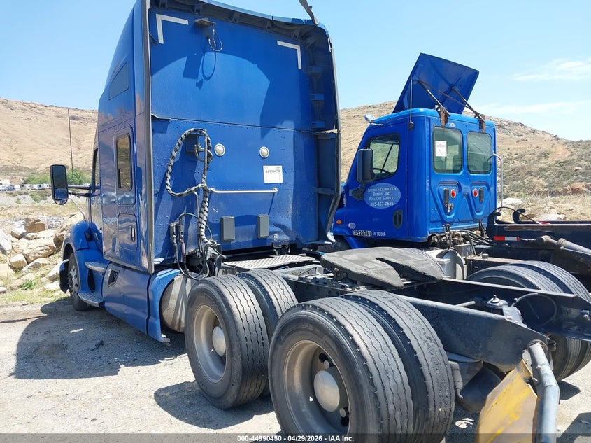 2016 Kenworth Construction VIN 1XKYD49X5GJ479698 IAAI salvage auction — FRONT & REAR, Salvage (California), sold $1,050 on 2026-09-16 (photo 3)