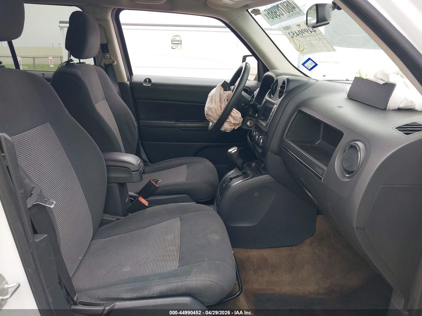 2017 Jeep Liberty (patriot) VIN 1C4NJPBAXHD136691 IAAI salvage auction — FRONT & REAR, Salvage Title, sold $825 on 2026-08-24 (photo 5)