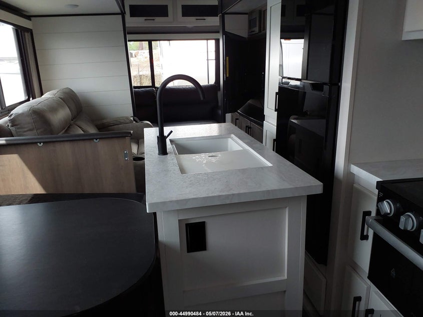 2024 Jayco 334rts VIN 1UJBC0BT0R1730103 IAAI salvage auction — UNKNOWN, Scrap (Michigan), sold $3,700 on 2026-07-09 (photo 5)