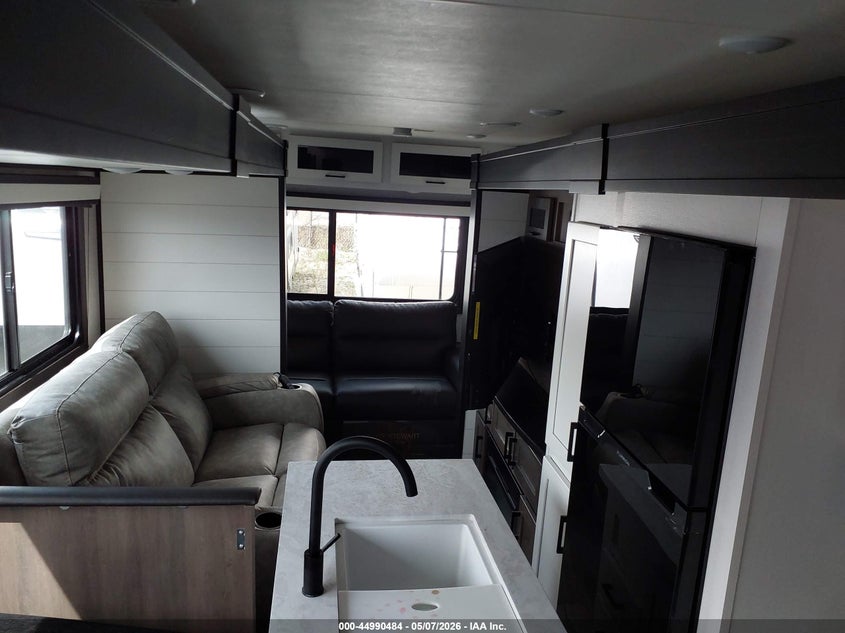 2024 Jayco 334rts VIN 1UJBC0BT0R1730103 IAAI salvage auction — UNKNOWN, Scrap (Michigan), sold $3,700 on 2026-07-09 (photo 8)