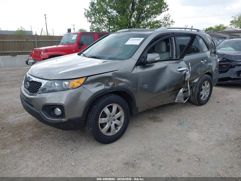 2013 Kia Sorento VIN 5XYKT4A67DG354138 IAAI salvage auction — FRONT & REAR, Salvage (Illinois), sold $575 on 2026-07-14 (photo 2)