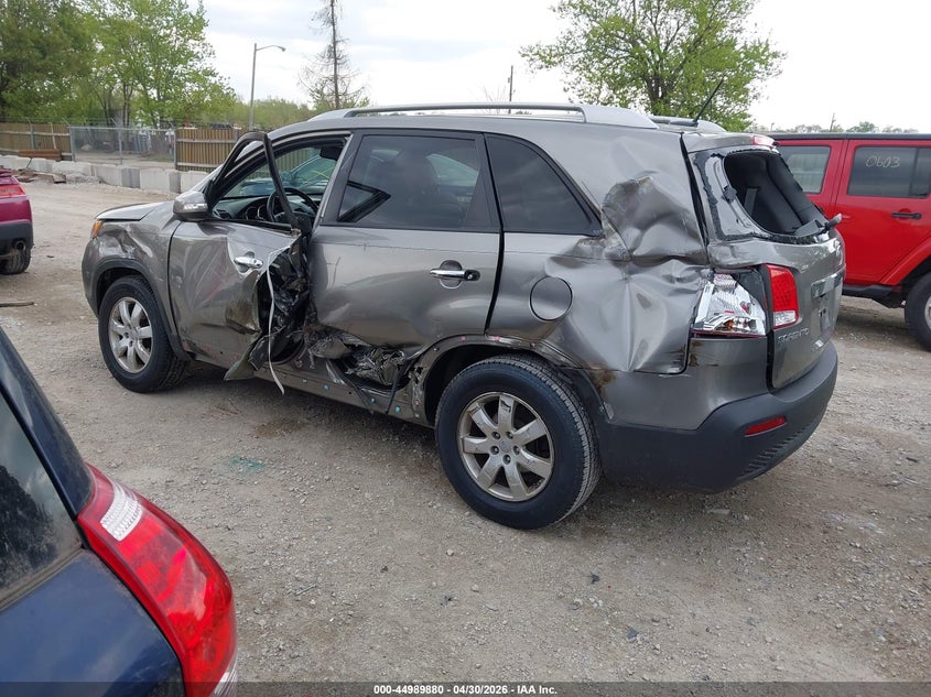2013 Kia Sorento VIN 5XYKT4A67DG354138 IAAI salvage auction — FRONT & REAR, Salvage (Illinois), sold $575 on 2026-07-14 (photo 3)