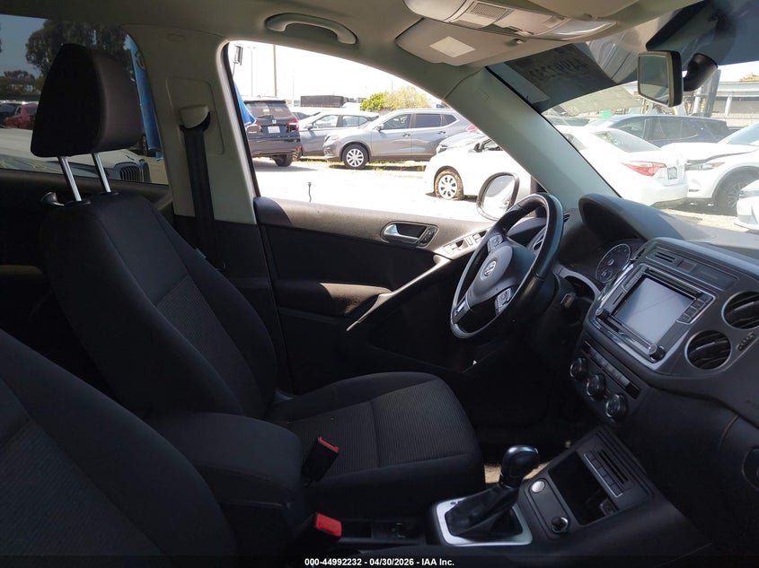 2017 Volkswagen Tiguan VIN WVGAV7AX9HK046870 IAAI salvage auction — REAR END, Salvage Certificate (California), sold $1,700 on 2026-08-19 (photo 5)