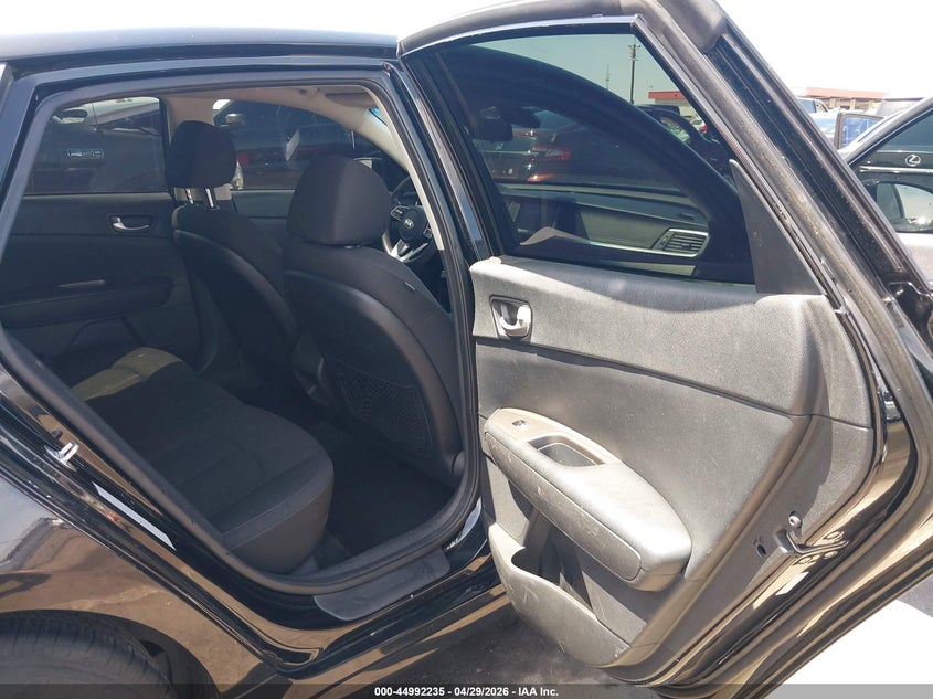 2019 Kia Optima VIN 5XXGT4L33KG332096 IAAI salvage auction — REAR END, Salvage Title, sold $2,600 on 2026-08-01 (photo 8)