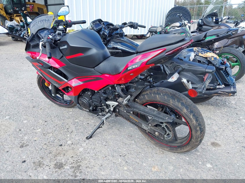 2025 Kawasaki Ninja VIN ML5EXGG10SDA66498 IAAI salvage auction — LEFT SIDE, Salvage (Massachusetts), sold $25 on 2026-07-22 (photo 3)