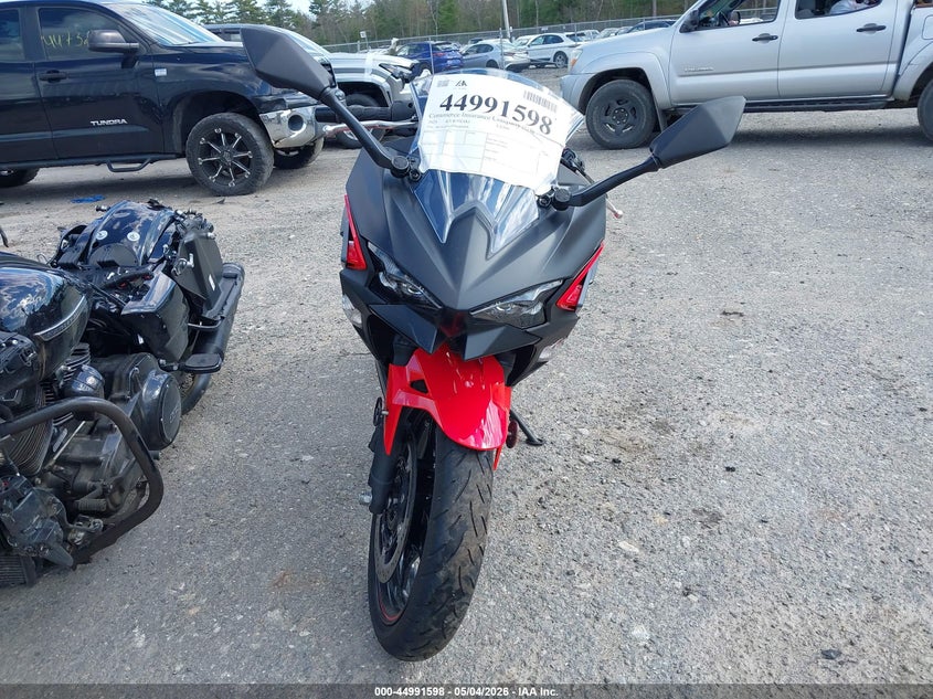 2025 Kawasaki Ninja VIN ML5EXGG10SDA66498 IAAI salvage auction — LEFT SIDE, Salvage (Massachusetts), sold $25 on 2026-07-22 (photo 5)