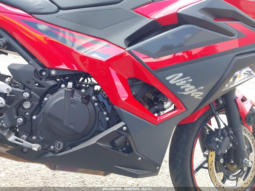 2025 Kawasaki Ninja VIN ML5EXGG10SDA66498 IAAI salvage auction — LEFT SIDE, Salvage (Massachusetts), sold $25 on 2026-07-22 (photo 8)