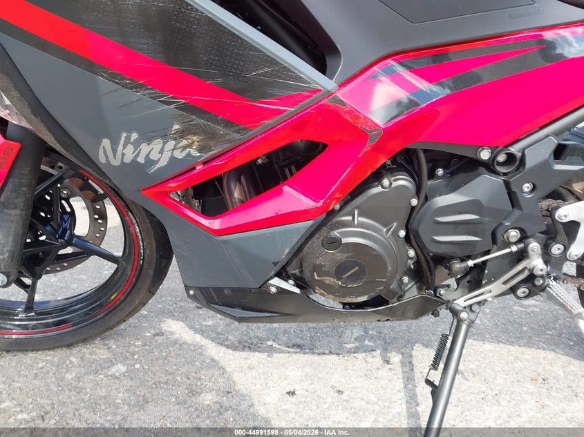 2025 Kawasaki Ninja VIN ML5EXGG10SDA66498 IAAI salvage auction — LEFT SIDE, Salvage (Massachusetts), sold $25 on 2026-07-22 (photo 9)