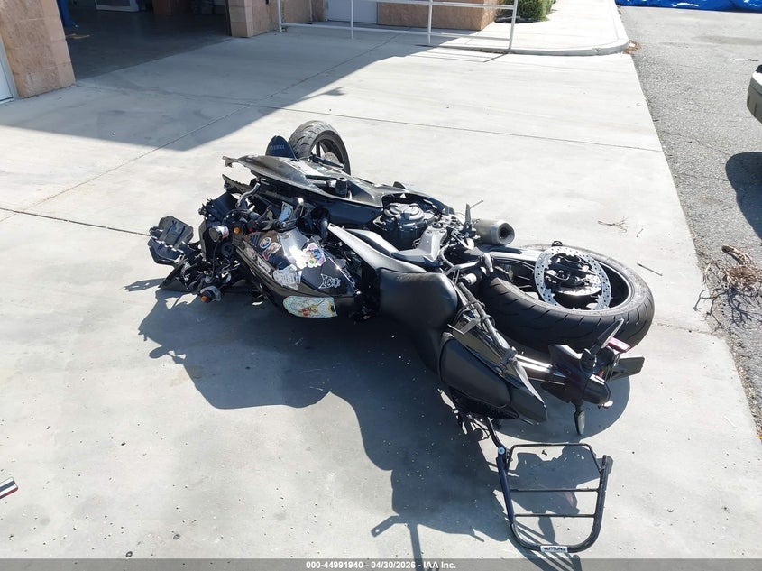 2025 Yamaha Yzf VIN JYARM38Y5SA004139 IAAI salvage auction — ALL OVER, Salvage Title, sold $150 on 2026-07-17 (photo 3)