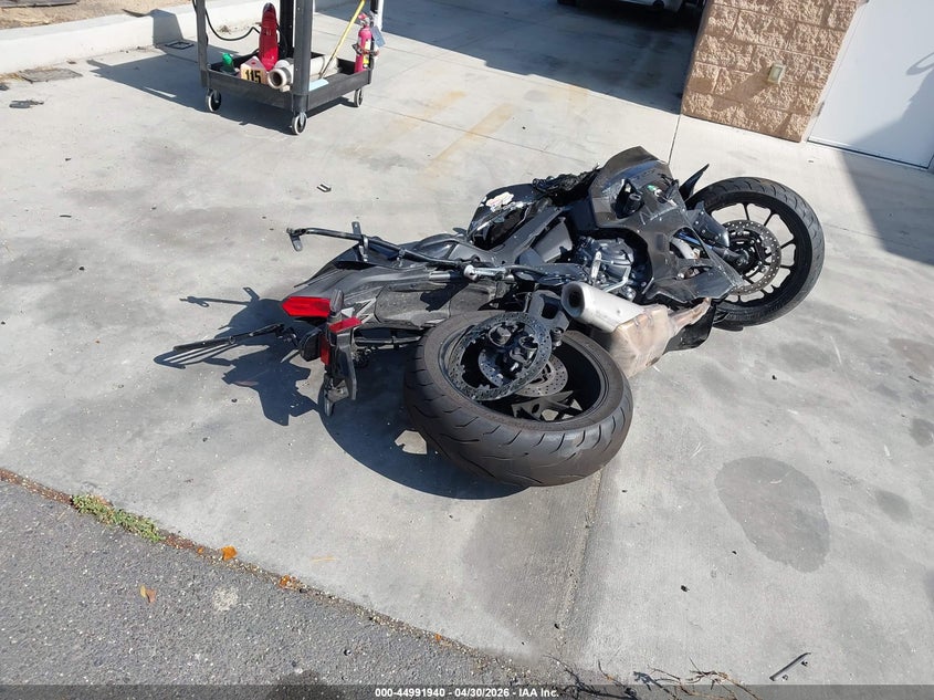 2025 Yamaha Yzf VIN JYARM38Y5SA004139 IAAI salvage auction — ALL OVER, Salvage Title, sold $150 on 2026-07-17 (photo 4)