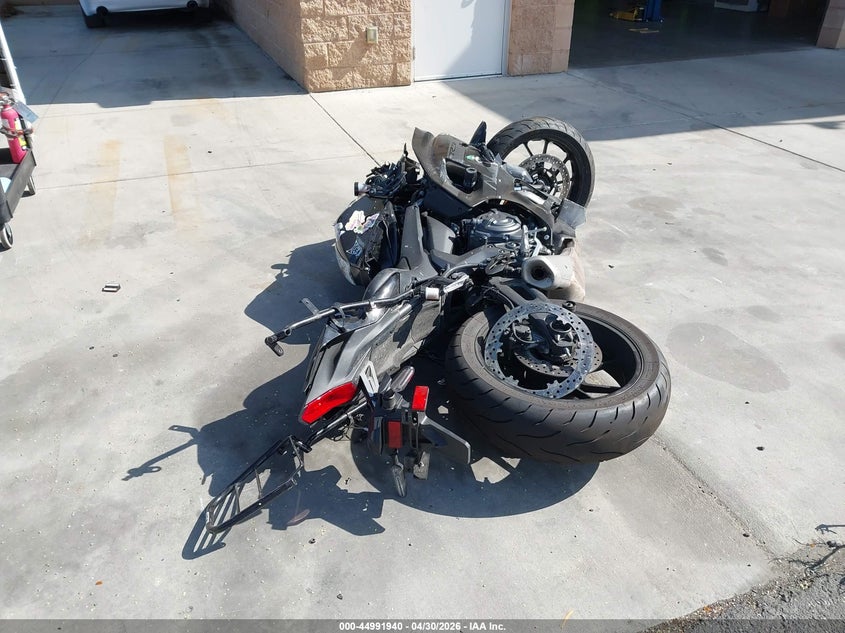 2025 Yamaha Yzf VIN JYARM38Y5SA004139 IAAI salvage auction — ALL OVER, Salvage Title, sold $150 on 2026-07-17 (photo 6)
