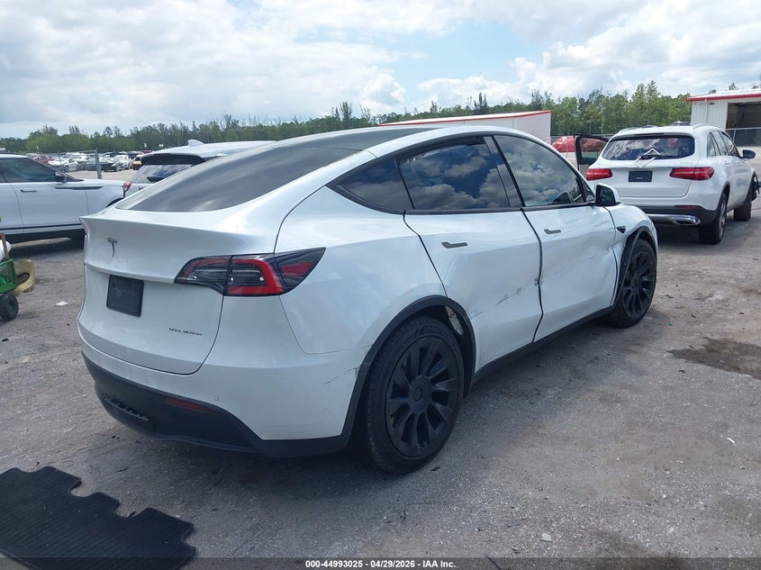 2021 Tesla Model y VIN 5YJYGDEE9MF108764 IAAI salvage auction — RIGHT SIDE, Salvage Title, sold $6,800 on 2026-07-16 (photo 4)