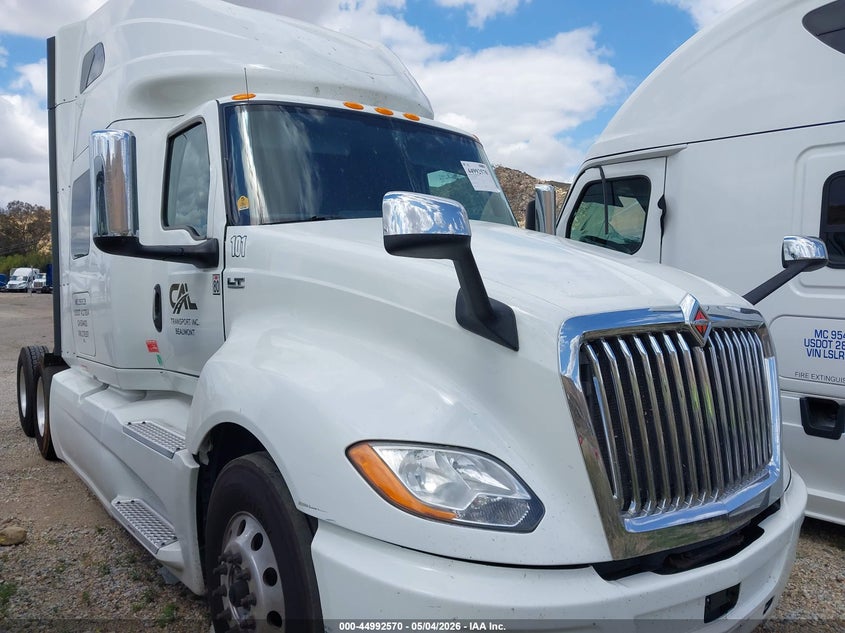 2020 International Lt VIN 3HSDZAPR2LN276197 — IAAI salvage auction photo
