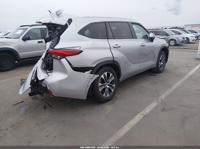 2022 Toyota Highlander VIN 5TDGZRAH2NS541844 IAAI salvage auction — REAR END, Junk Receipt (North Carolina), sold $6,200 on 2026-07-15 (photo 4)