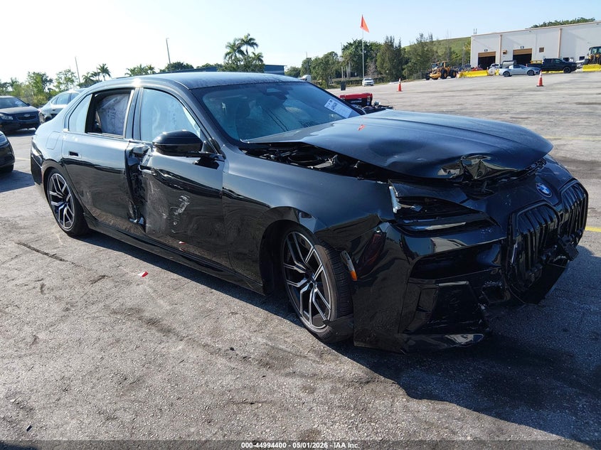 2024 BMW 7er VIN WBA33EH00RCT01866 IAAI salvage auction — FRONT END, Wait Title, sold $30,250 on 2026-08-13 (photo 1)