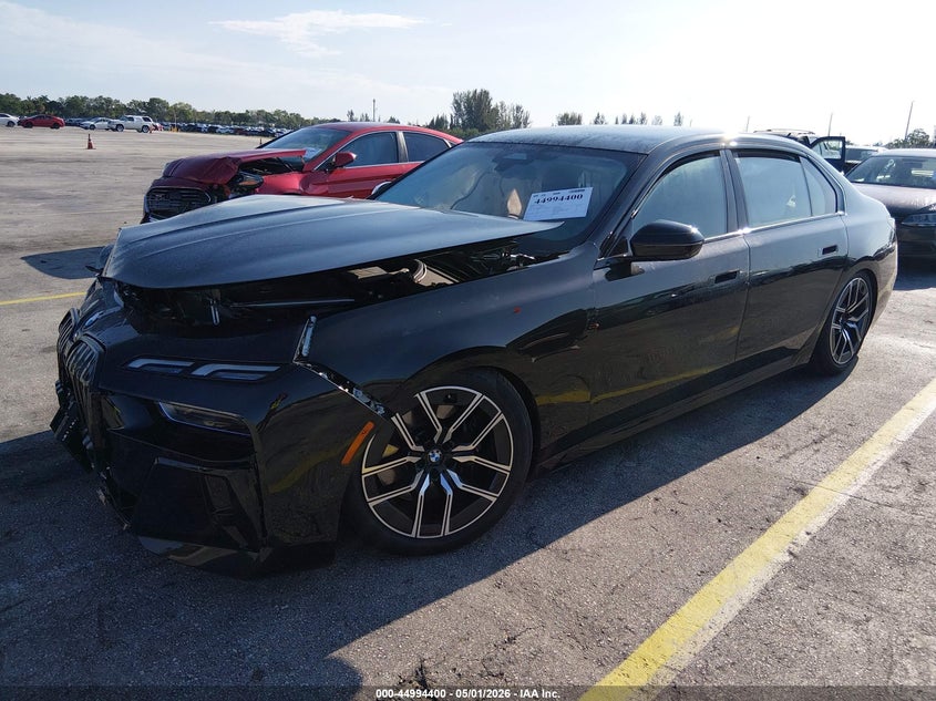 2024 BMW 7er VIN WBA33EH00RCT01866 IAAI salvage auction — FRONT END, Wait Title, sold $30,250 on 2026-08-13 (photo 2)