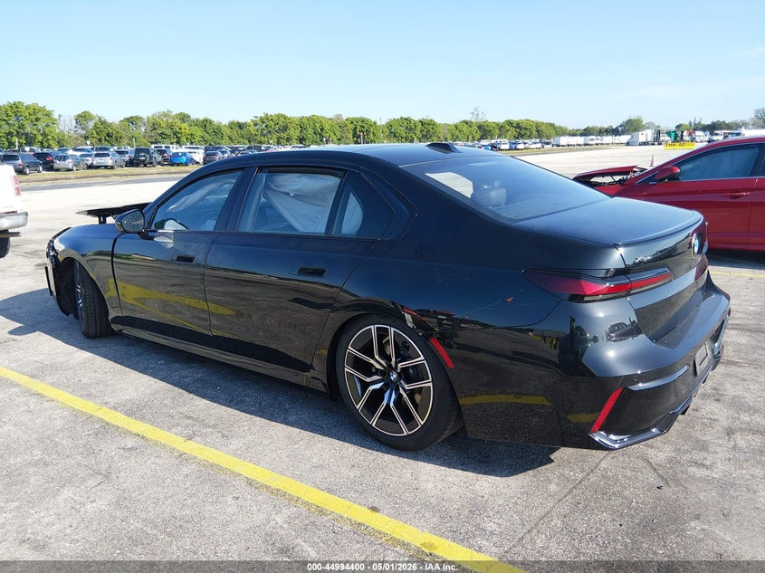 2024 BMW 7er VIN WBA33EH00RCT01866 IAAI salvage auction — FRONT END, Wait Title, sold $30,250 on 2026-08-13 (photo 3)
