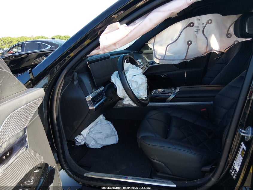 2024 BMW 7er VIN WBA33EH00RCT01866 IAAI salvage auction — FRONT END, Wait Title, sold $30,250 on 2026-08-13 (photo 5)