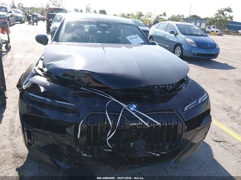 2024 BMW 7er VIN WBA33EH00RCT01866 IAAI salvage auction — FRONT END, Wait Title, sold $30,250 on 2026-08-13 (photo 6)