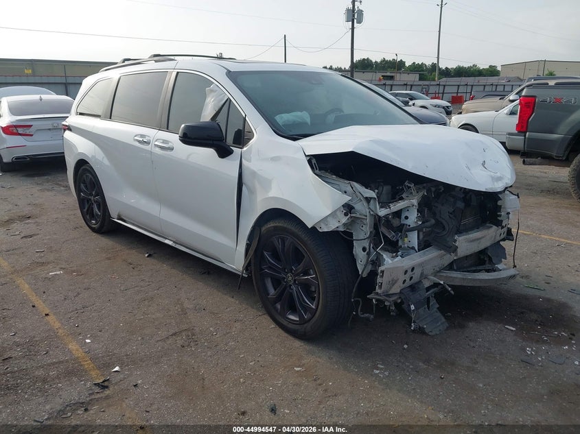 2022 Toyota Sienna VIN 5TDDRKECXNS102917 — IAAI salvage auction photo