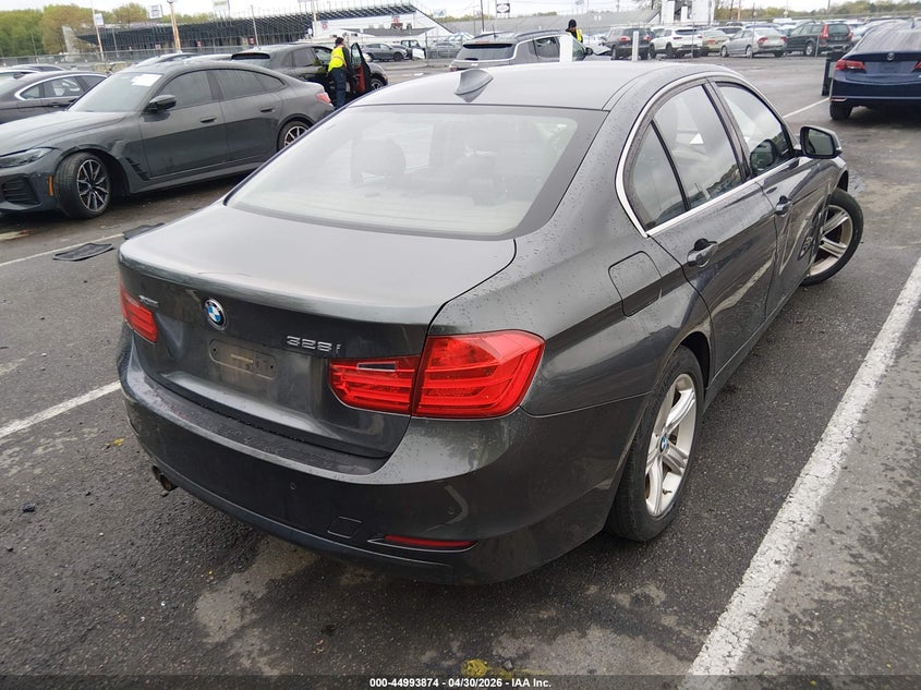 2015 BMW 3er VIN WBA3B3G52FNR85470 IAAI salvage auction — RIGHT SIDE, Salvage (New Jersey), sold $2,000 on 2026-07-27 (photo 4)