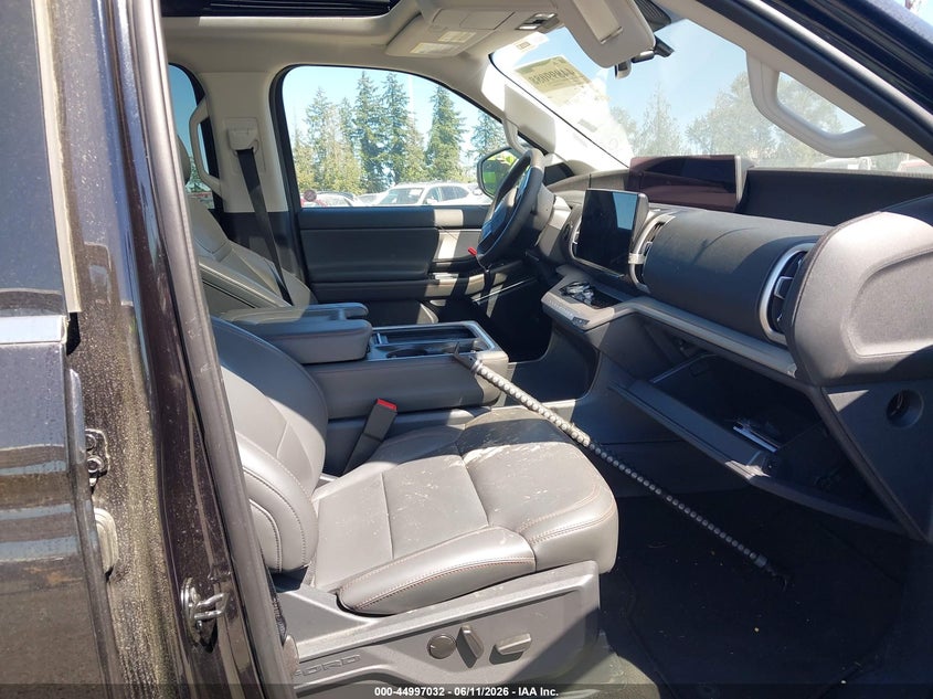 2025 Ford Expedition VIN 1FMJU1J80SEA26523 IAAI salvage auction — Front & Rear, Clear (Washington), sold $38,950 on 2026-06-10 (photo 5)