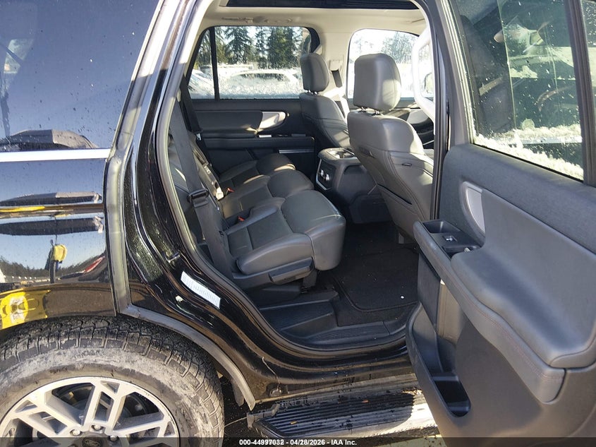 2025 Ford Expedition VIN 1FMJU1J80SEA26523 IAAI salvage auction — Front & Rear, Clear (Washington), sold $38,950 on 2026-06-10 (photo 8)