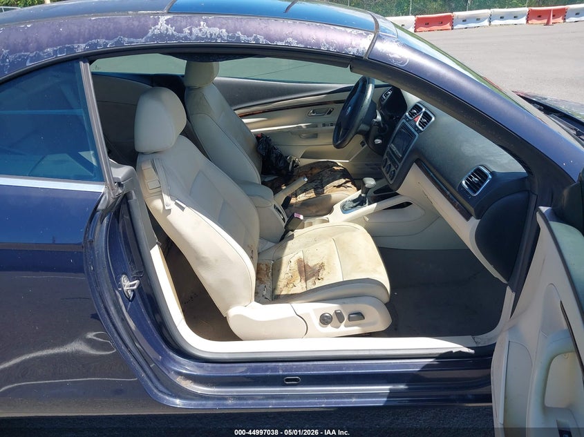 2007 Volkswagen Eos VIN WVWFA71F77V004594 IAAI salvage auction — WATER/FLOOD, Bill Of Sale (Hawaii), sold $75 on 2026-08-18 (photo 5)