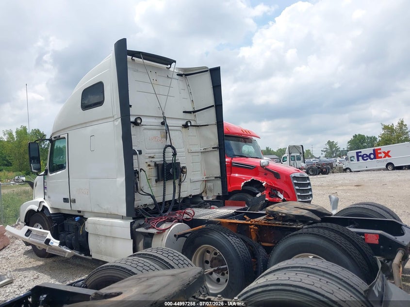 2016 Volvo VIN 4V4NC9EH8GN952780 IAAI salvage auction — EXTERIOR BURN, Salvage (Ohio), sold $4,300 on 2026-07-17 (photo 3)