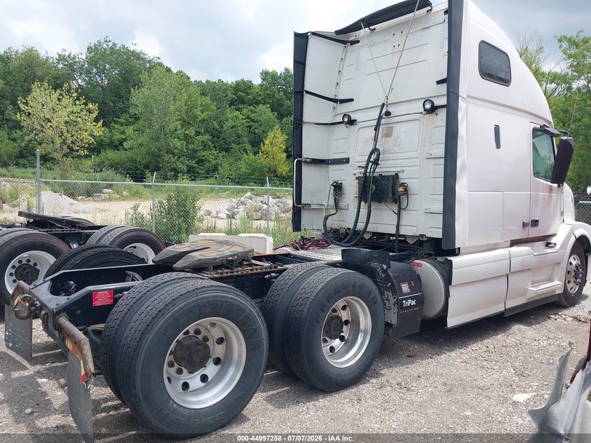 2016 Volvo VIN 4V4NC9EH8GN952780 IAAI salvage auction — EXTERIOR BURN, Salvage (Ohio), sold $4,300 on 2026-07-17 (photo 4)