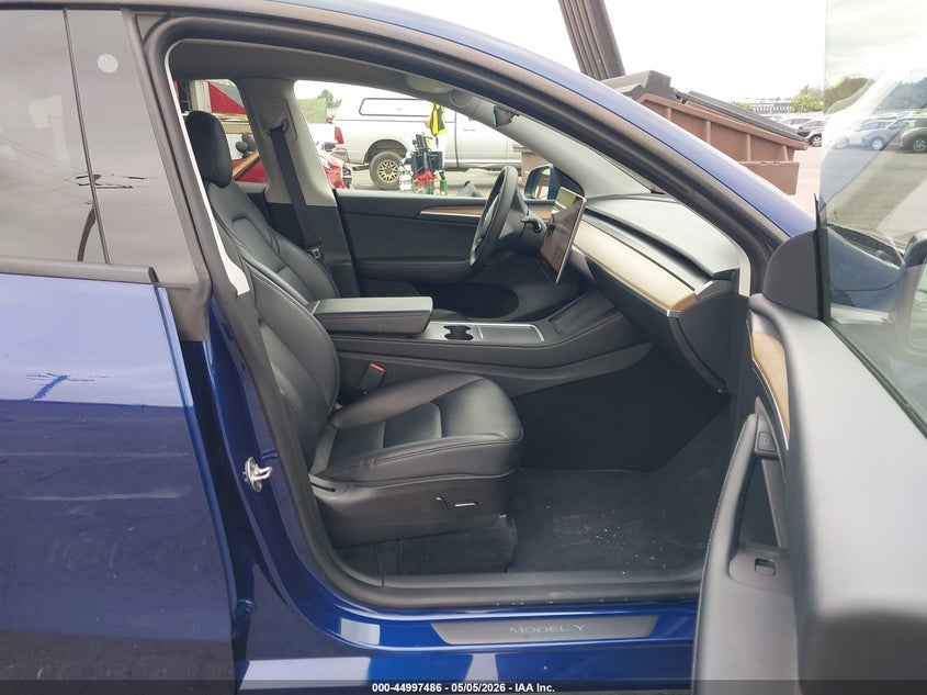 2023 Tesla Model y VIN 7SAYGDEF9PF664833 IAAI salvage auction — RIGHT SIDE, Salvage (Oregon), sold $12,900 on 2026-07-30 (photo 5)