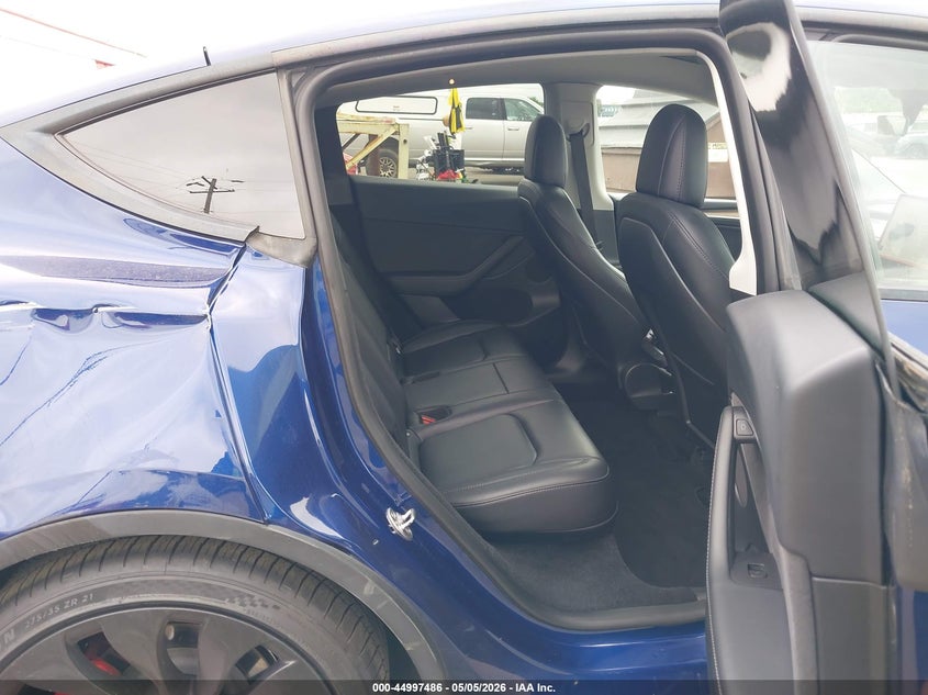 2023 Tesla Model y VIN 7SAYGDEF9PF664833 IAAI salvage auction — RIGHT SIDE, Salvage (Oregon), sold $12,900 on 2026-07-30 (photo 8)