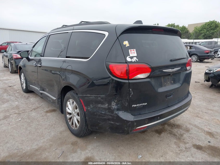 2017 Chrysler Pacifica VIN 2C4RC1BG5HR832126 IAAI salvage auction — LEFT & RIGHT, Salvage Title, sold $4,000 on 2026-09-23 (photo 3)