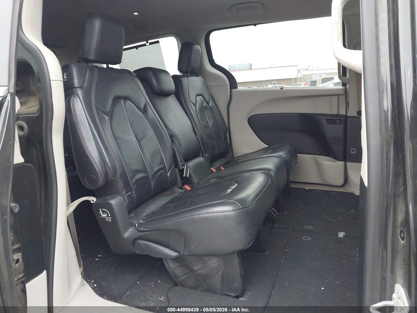 2017 Chrysler Pacifica VIN 2C4RC1BG5HR832126 IAAI salvage auction — LEFT & RIGHT, Salvage Title, sold $4,000 on 2026-09-23 (photo 8)