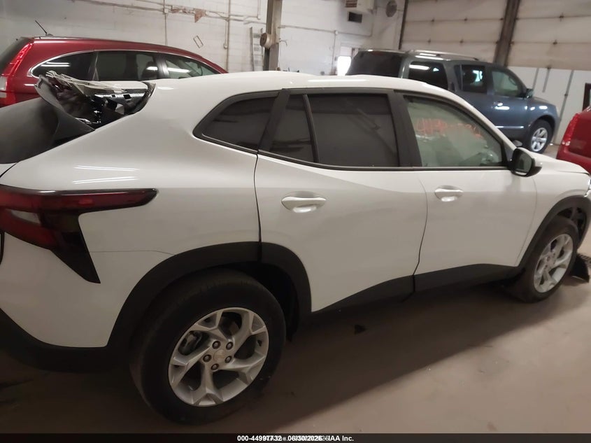 2025 Chevrolet Trax VIN KL77LFEP9SC282023 IAAI salvage auction — ALL OVER, Clear (Minnesota), sold $2,950 on 2026-07-29 (photo 4)
