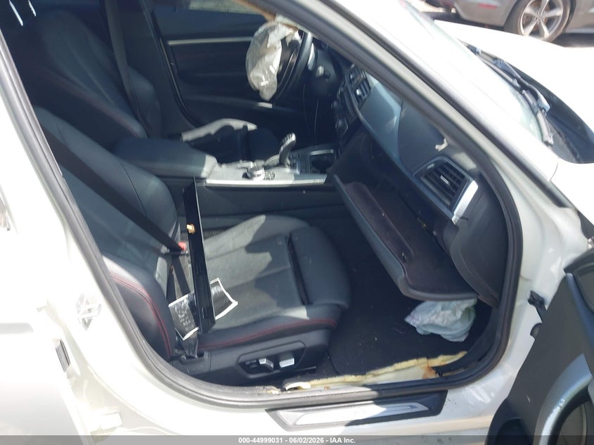 2018 BMW 3er VIN WBA8B9G52JNU57638 IAAI salvage auction — LEFT REAR, Salvage Title, sold $3,550 on 2026-07-29 (photo 5)