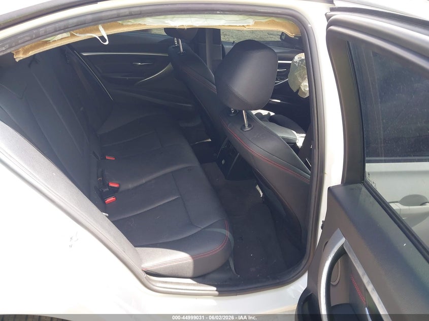 2018 BMW 3er VIN WBA8B9G52JNU57638 IAAI salvage auction — LEFT REAR, Salvage Title, sold $3,550 on 2026-07-29 (photo 8)