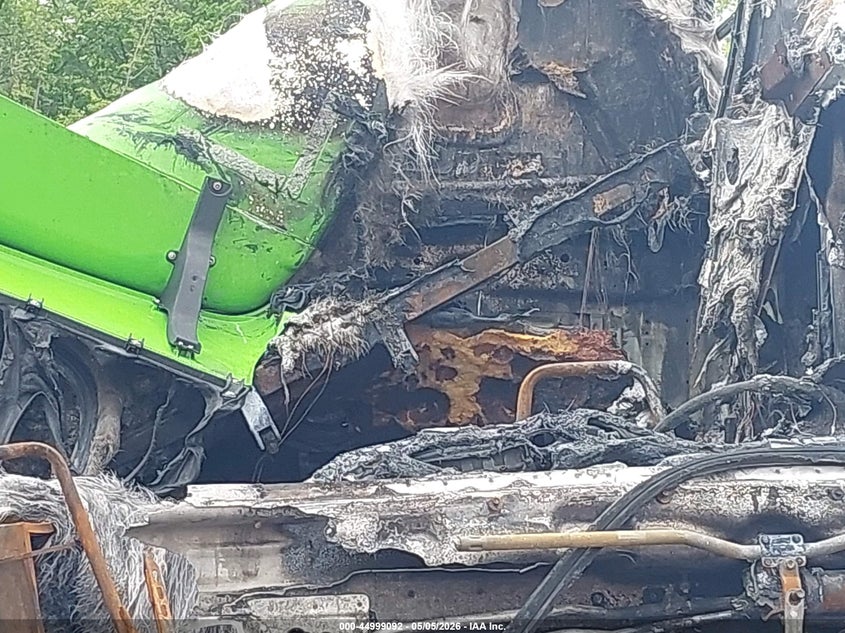 2023 Freightliner New cascadia 126 VIN 3AKJHHDR2PSUE6396 IAAI salvage auction — BURN, Salvage (Illinois), sold $975 on 2026-09-02 (photo 5)