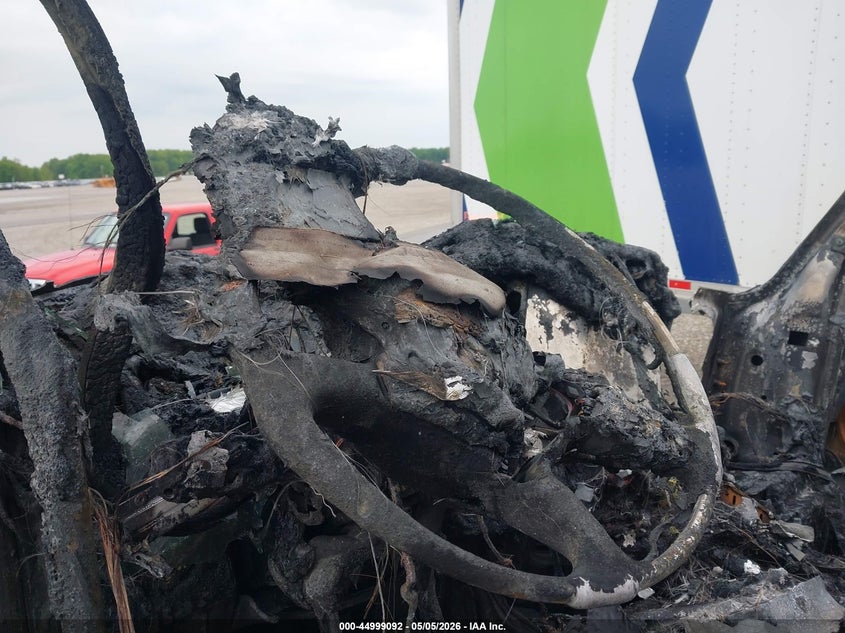 2023 Freightliner New cascadia 126 VIN 3AKJHHDR2PSUE6396 IAAI salvage auction — BURN, Salvage (Illinois), sold $975 on 2026-09-02 (photo 6)