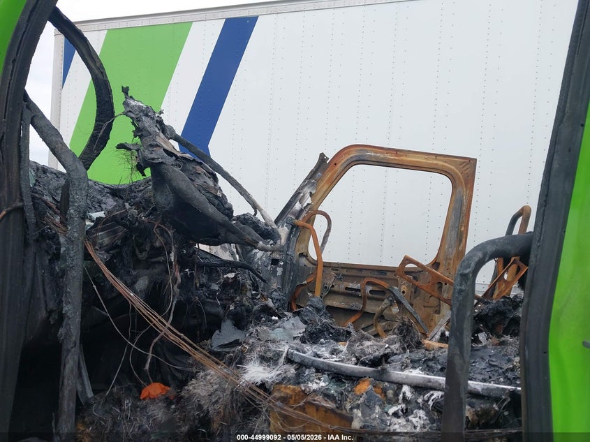 2023 Freightliner New cascadia 126 VIN 3AKJHHDR2PSUE6396 IAAI salvage auction — BURN, Salvage (Illinois), sold $975 on 2026-09-02 (photo 8)