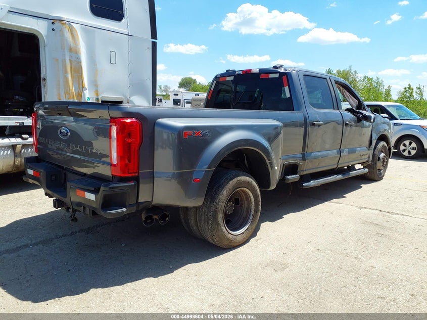 2024 Ford F350 VIN 1FT8W3CT4REC15082 IAAI salvage auction — RIGHT FRONT, Salvage (Illinois), sold $15,850 on 2026-07-28 (photo 4)