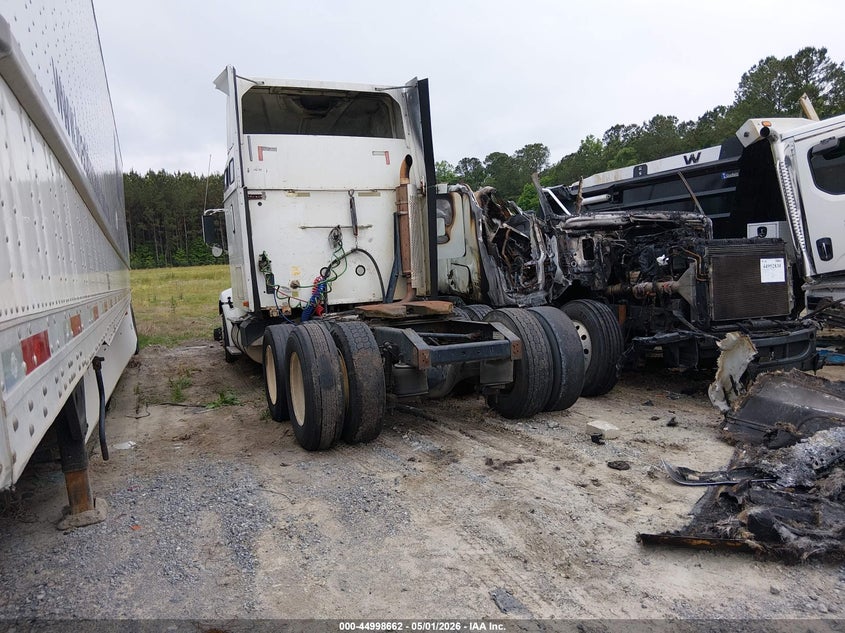 2007 International 9000-series VIN 2HSCNAPR17C310306 IAAI salvage auction — REPOSSESSION, Clear (South Carolina), sold $950 on 2026-07-08 (photo 3)