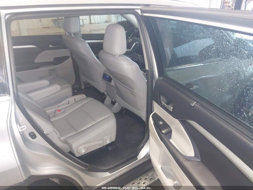 2016 Toyota Highlander VIN 5TDKKRFH6GS140372 IAAI salvage auction — RIGHT FRONT, Original (Texas), sold $9,325 on 2026-07-15 (photo 8)