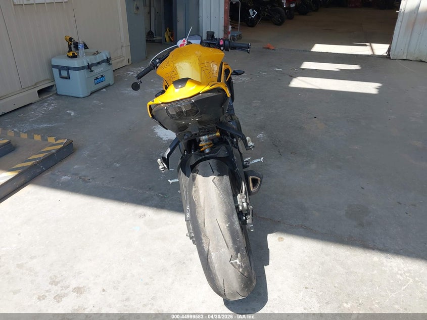 2025 Triumph motorcycle Street VIN SMTA614KXSTCB7058 IAAI salvage auction — FRONT & REAR, Salvage (California), sold $2,150 on 2026-07-29 (photo 6)